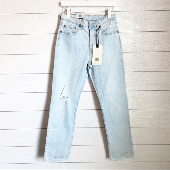 NWT Levi’s 501 Crop Light Wash Jeans - Picture 5 of 8